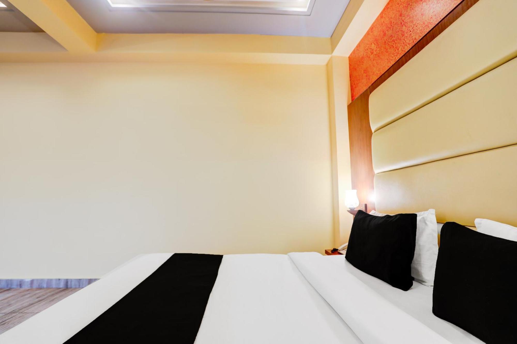 Hotel Super Townhouse Oak Pacify Hills Rājpur Exterior foto